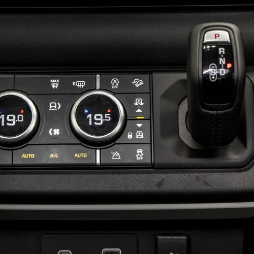 Land Rover Defender - Image 2